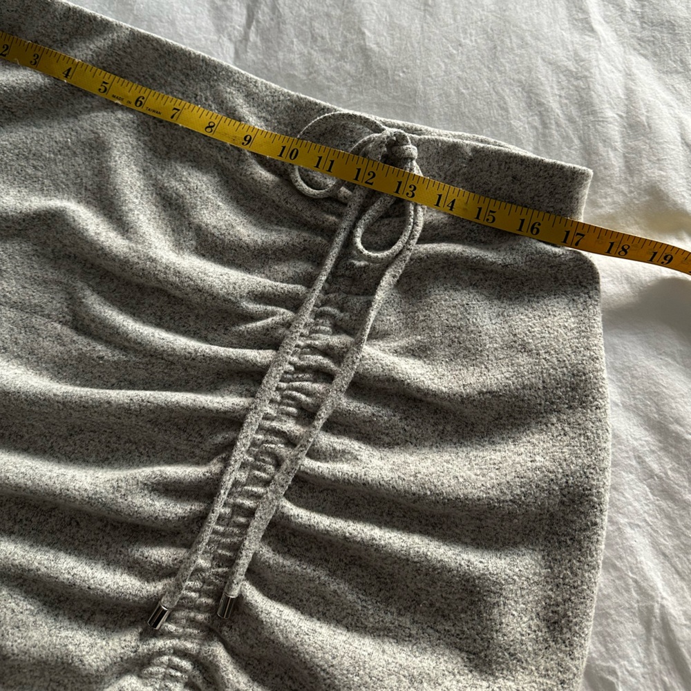 White House Black Market gray ruched skirt, size large - Picture 8 of 13